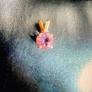 14k gold and Amethyst pendant. 30g